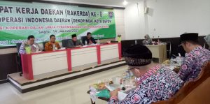 (AspemKesra) Kota Depok, Sri Utomo Hadir di Acara Rakerda Dekopinda, Bersama DKUM Kota Depok Harus Lebih Berkolaborasi, Bekerjasama Mengatasi Kondisi Perkoperasian.
