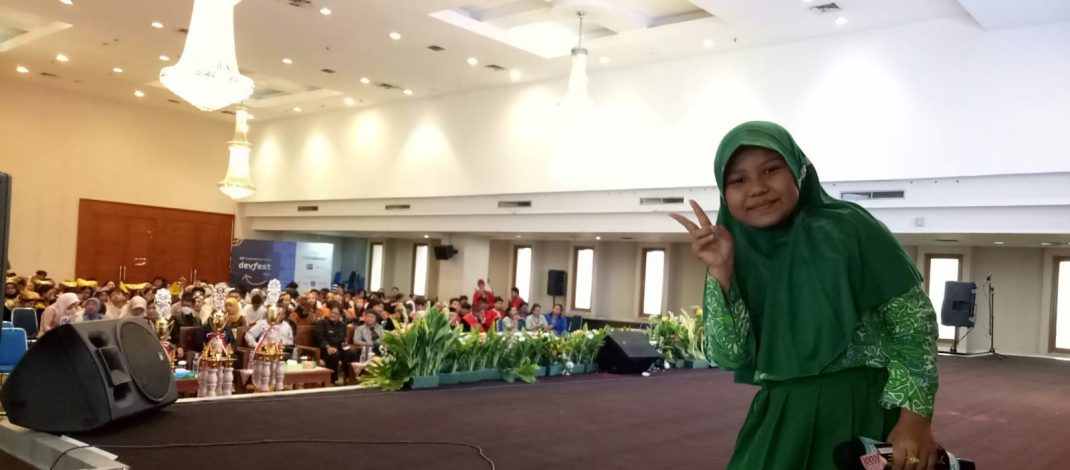 Jenessa Shanne Putri Penyanyi Cilik. Ikut Meriahkan Hari Jadi  Kota Depok Ke 25 Di Acara Lomba Paduan Suara Tingkat SMA/SMK  Kota Depok.
