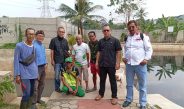 Ketua JPKP Nasional Bersama Kabid Kebersihan dan Kemitraan DLHK Depok Meninjau lokasi Situ Bahar Cilodong Depok Yang Terkotaminasi Limbah Berbahaya.