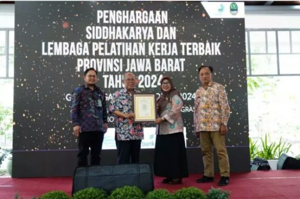 Pemerintah Kota (Pemkot) Depok berhasil meraih lima penghargaan Siddhakarya dari Pemerintah Provinsi Jawa Barat (Jabar). 