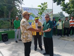 SMAN 08 Depok Lanjutkan Programnya Dengan Menanam pohon di Situ Bahar Sukamaju Cilodong Depok.