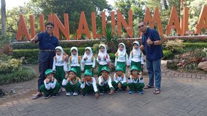 TK Muslimat NU 05 Gelar Kunjungan Edukasi ke Alun-Alun Kota Malang.