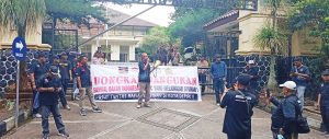 GEDOR Gelar Aksi di DPRD Kota Depok, Tuntut Penegakan Perda terhadap Bangunan Ilegal