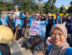 Sambut Seruan Walikota, DKR Gotong  Royong Pungut Sampah di Jalan Margonda: Harusnya Rutin dan Bukan Seremonial!