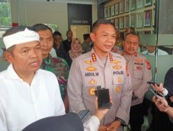 Gubernur Jabar Dedi Mulyadi Tinjau Langsung Lokasi Pembakaran Mobil Polisi di Depok, Tegur Keras Pemkot.
