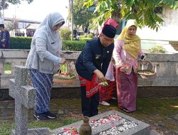 Wali Kota Depok Supian Suri Ziarah ke Makam Pahlawan dalam Rangka Hari Jadi ke-26 Kota Depok