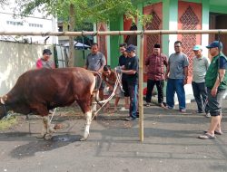 H. Enjat Mujiat.Gotong Royong Kemenag Kota Depok: Kurban dan Edukasi Karakter untuk Masyarakat