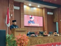 Wali Kota Depok Menghadiri Rapat Paripurna, Menjelaskan APBD Berubah Tahun 2025