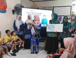 Bunda PAUD Kota Depok, Cing Ikah, Ajak Lembaga PAUD Peduli Lingkungan Lewat Gerakan Minyak Jelantah di PAUD KB Kenanga 4 Sukamaju,