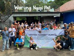 Hotel Santika Depok Gandeng PWI Jalankan Program Santika Sahabat Bumi, Bersih-bersih Sampah