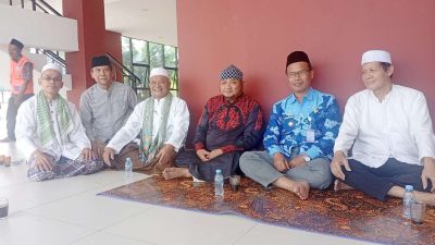 Camat Tapos Zakarsih Sholat Jumat di Masjid Jami Dhuyupurrahman Jatijajar, Perkuat Silaturahmi dengan Jamaah dan Pengurus DKM