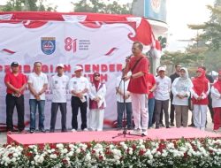 Kesbangpol Depok Bagikan 11.859 Bendera Merah Putih, Kobarkan Semangat Kemerdekaan di CFD Margonda Depok.